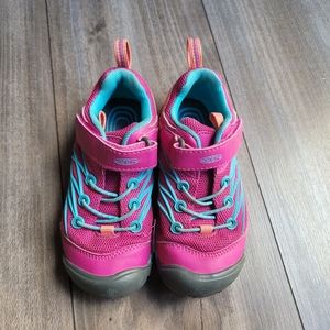 Girls keen shoes